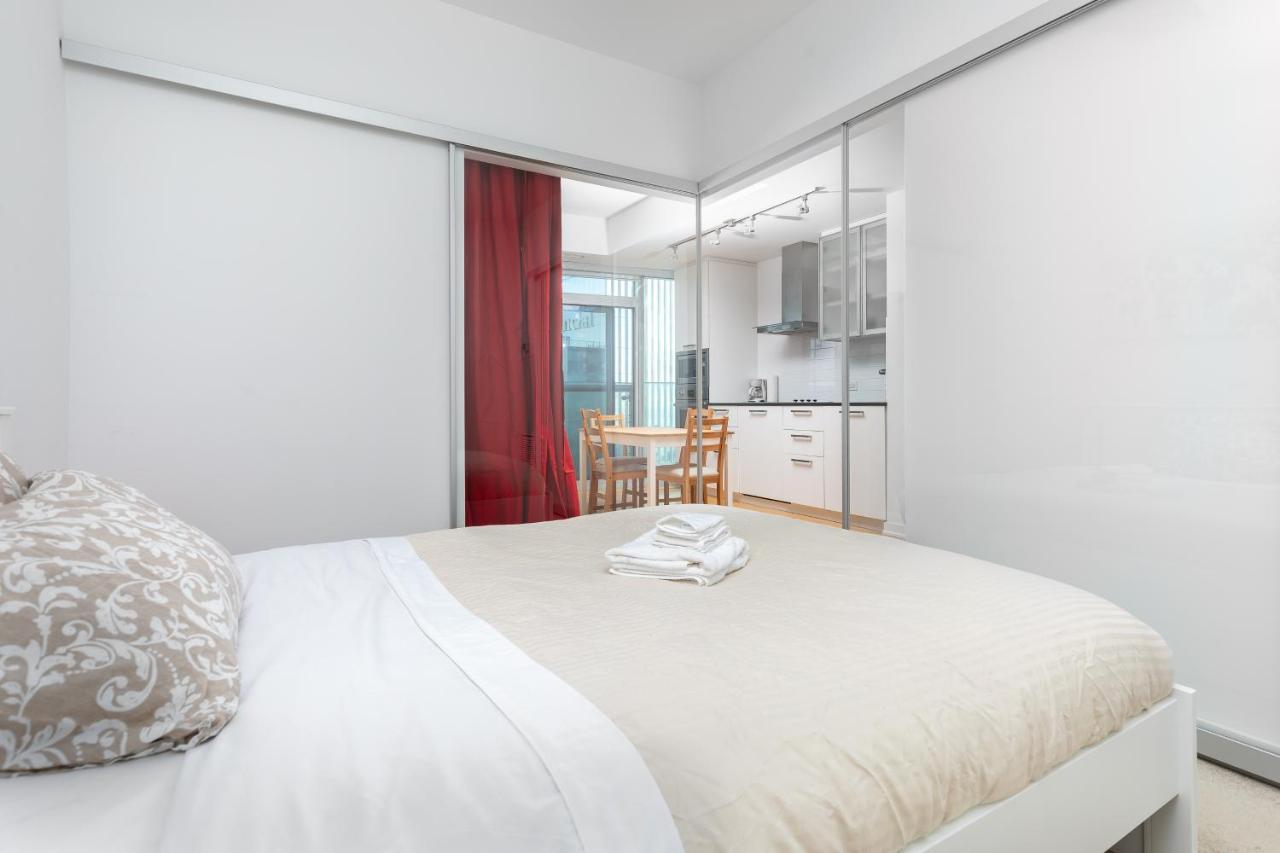 Across From The Cn Tower, Metro Toronto Convention Centre And Rogers Centre In Downtown Toronto Core Apartamento Exterior foto